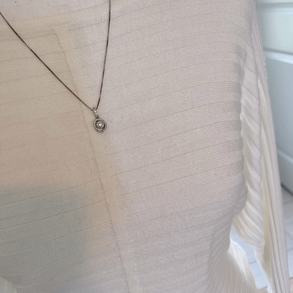 White long sleeve shirt/lightweight sweater - Picture 2 of 3